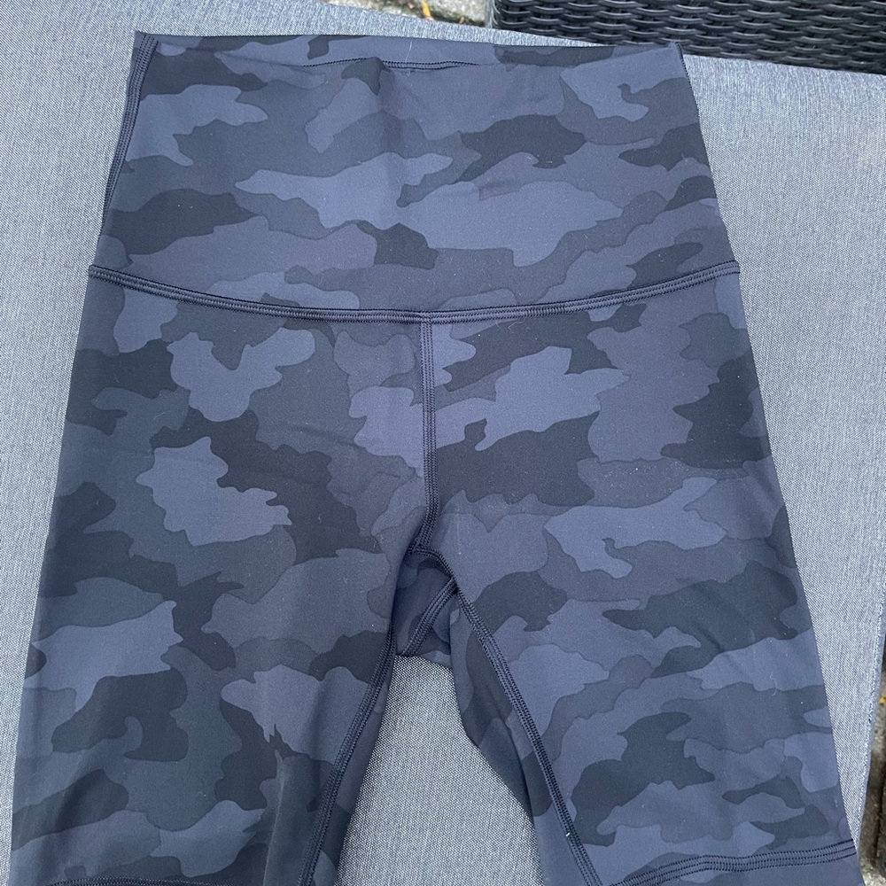 Like new Lululemon Align black camo shorts, 8”.